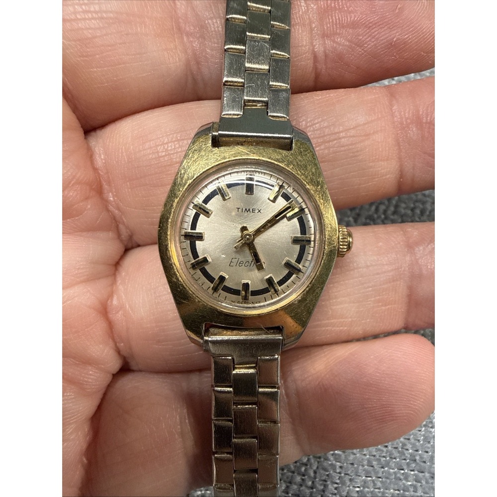 Vintage Ladies Timex Electric Watch Adjustable Band Running With New Battery